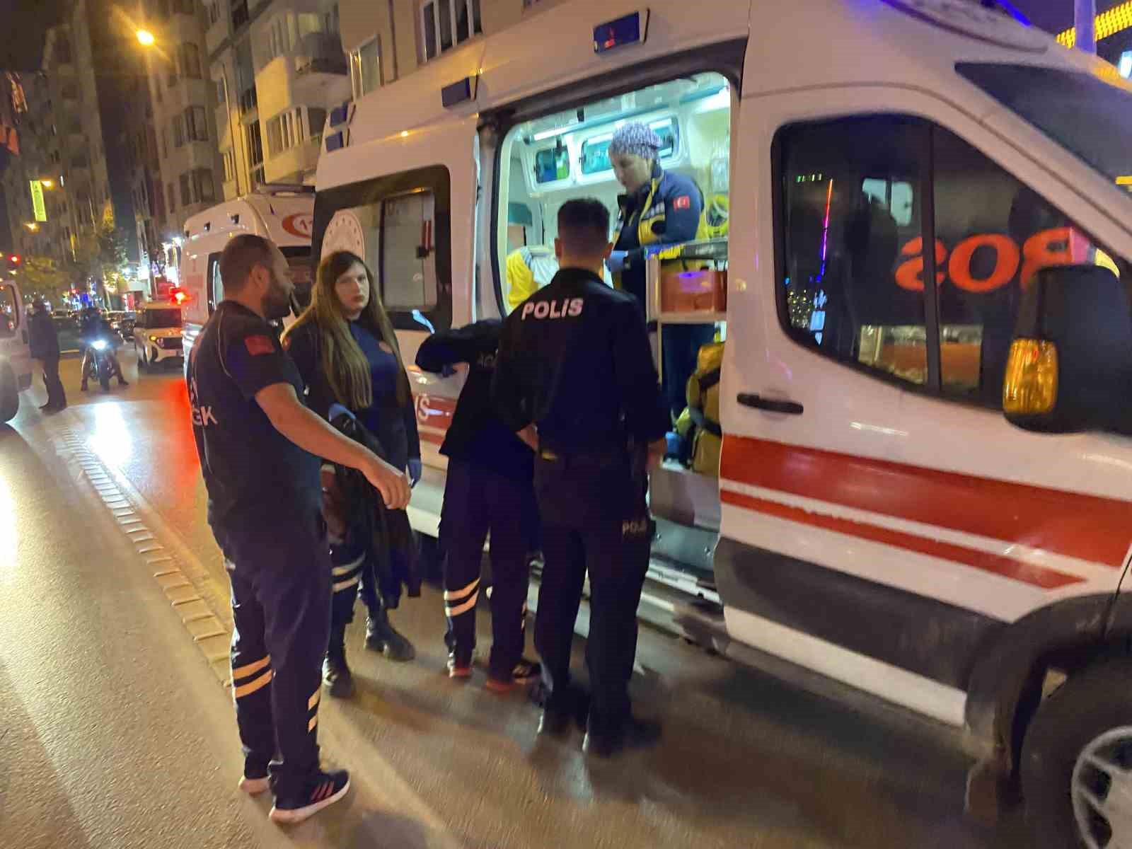 Motosiklet önce yayaya, sonra otomobile çarptı: 2 yaralı