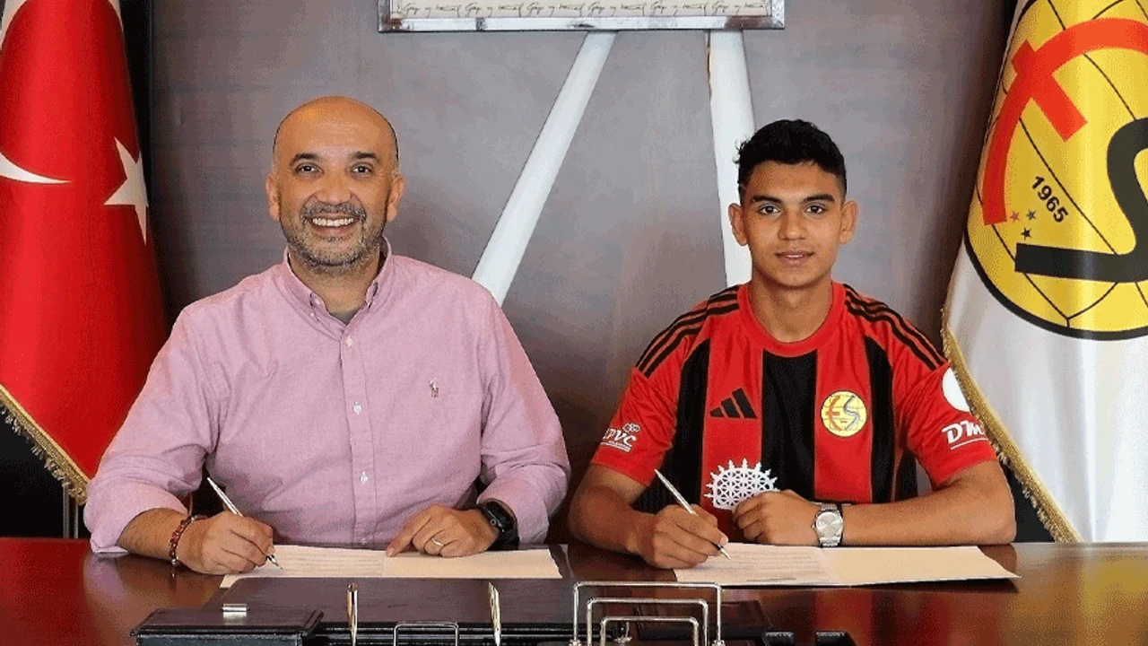 Eskişehirspor geleceğe yatırım yaptı: 2006 doğumlu genç yetenek Kaan Kahraman imzaladı!