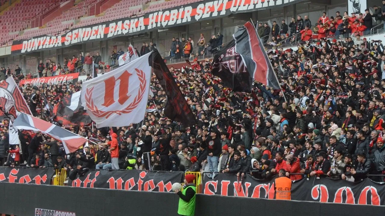 60 Yıllık Rekabet Alevlendi: Eskişehirspor Taraftarı 35 Bin Kişilik Destek İçin Hazırlanıyor!