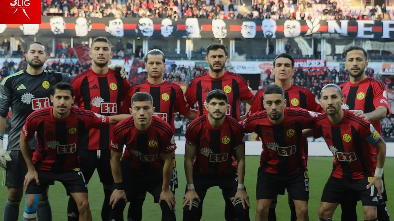 Es Es’te buzlar eridi! Küfür krizi özürle noktalandı!