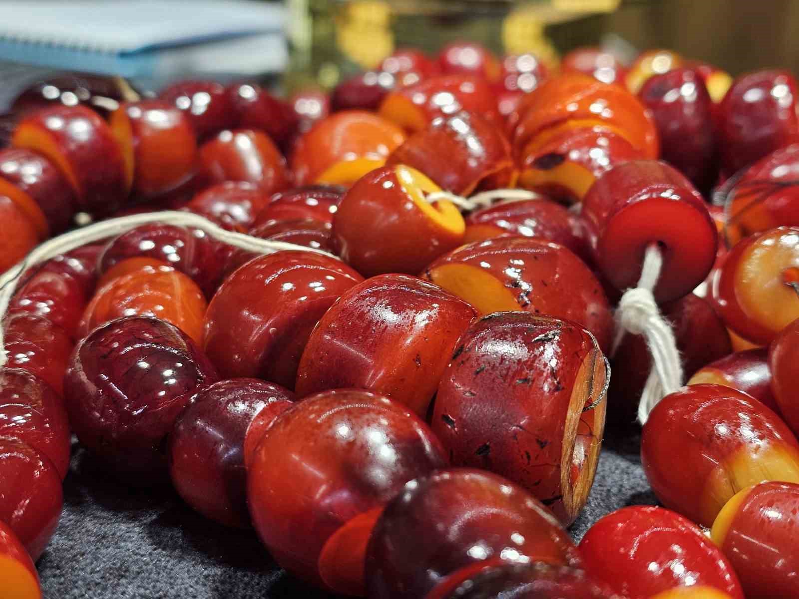 90 bin dolarlık 600 parça tarihi Osmanlı kehribarı, ustaların elinde yeniden şekillenecek