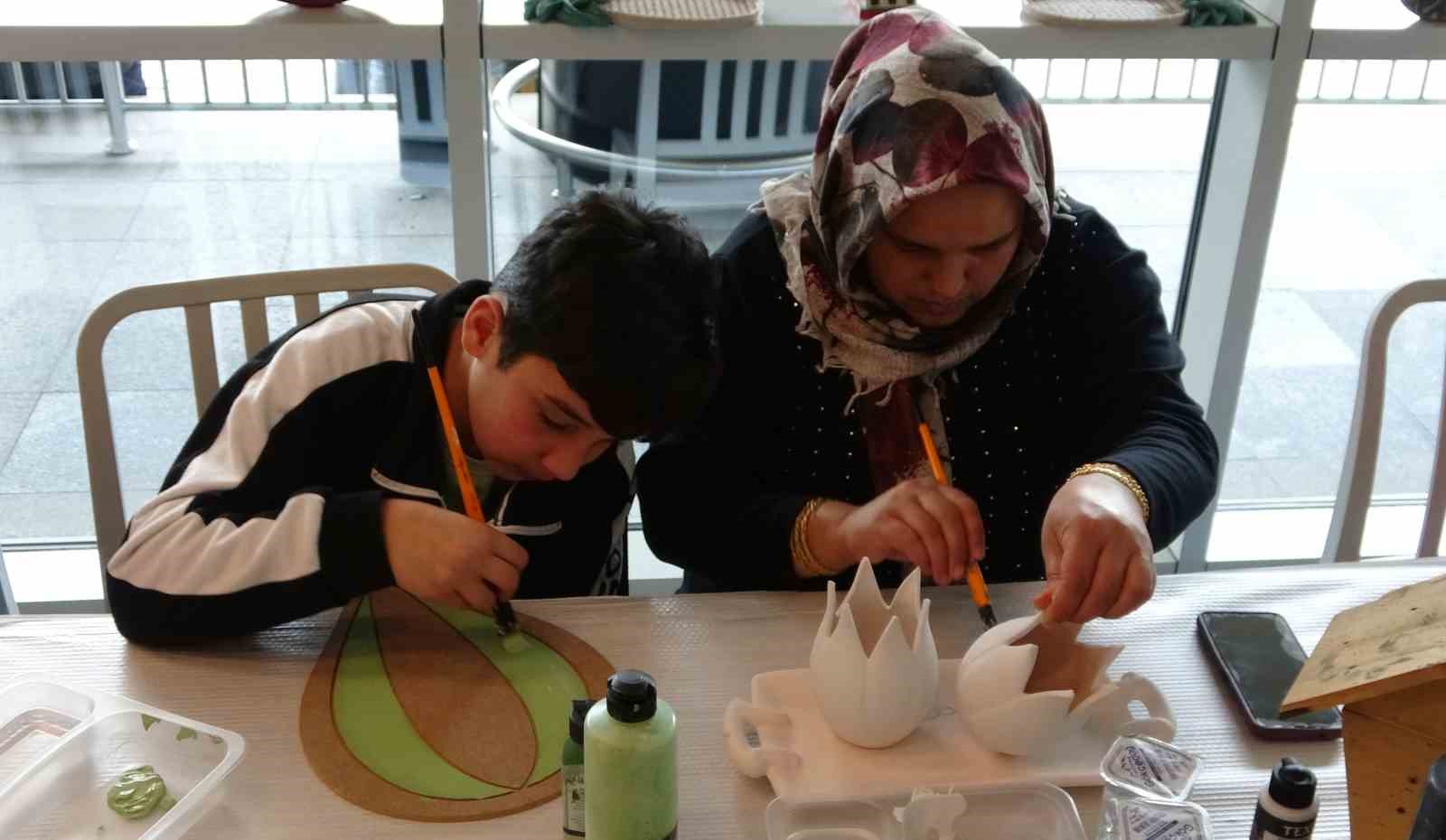 Mersin’de hastalar ve sağlık çalışanları sanatta buluştu