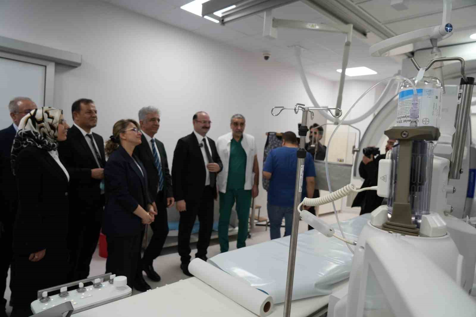 Erzurum Atatürk Üniversitesi Araştırma Hastanesi’nde yeni nesil anjiyografi cihazı hizmete girdi