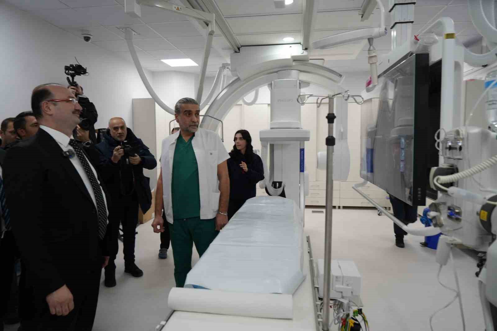 Erzurum Atatürk Üniversitesi Araştırma Hastanesi’nde yeni nesil anjiyografi cihazı hizmete girdi
