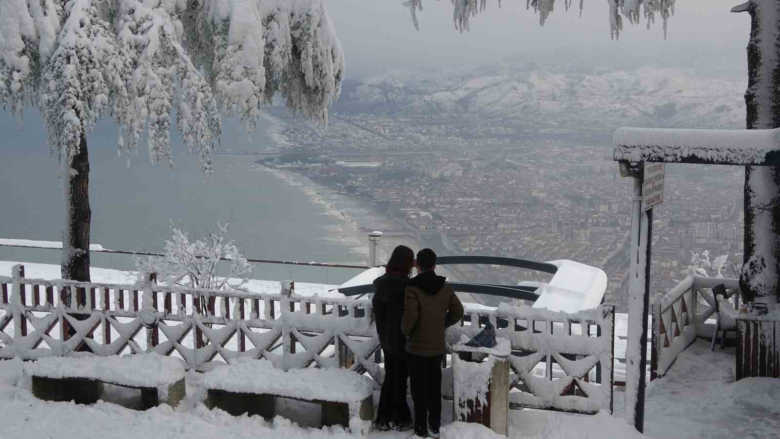 Ordu’nun ‘seyir terası’ Boztepe’de kar güzelliği
