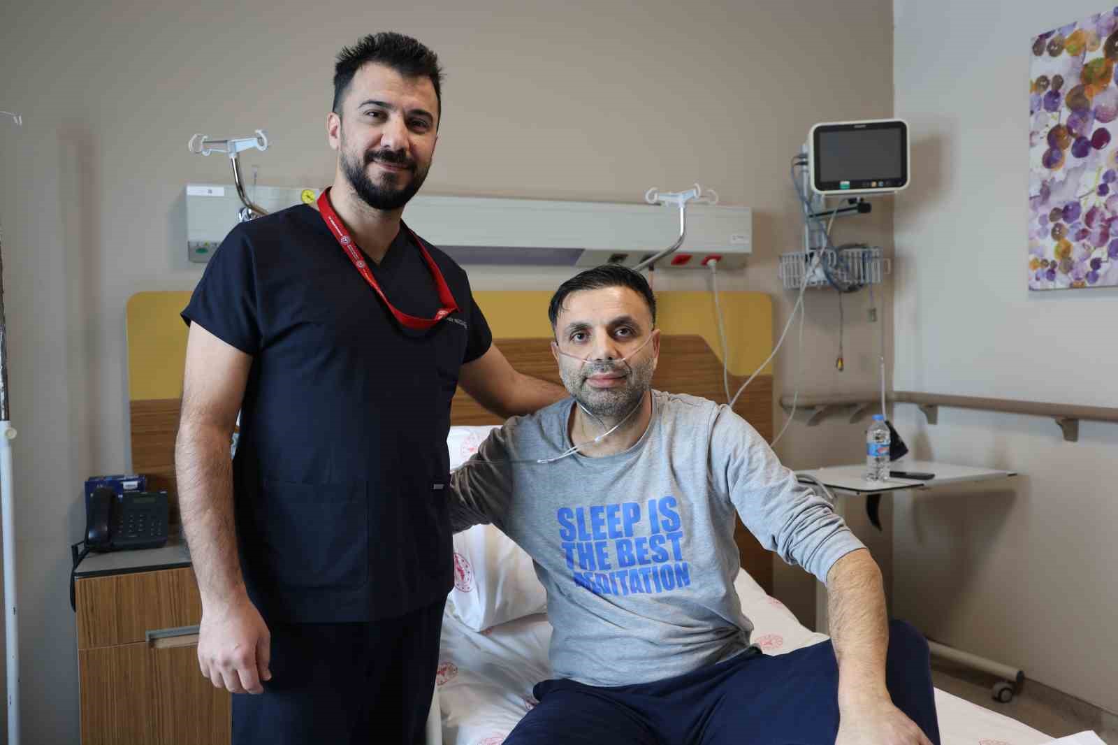 Elazığ’da 45 yaşındaki hasta 50 dakikalık kalp masajıyla hayata döndürüldü