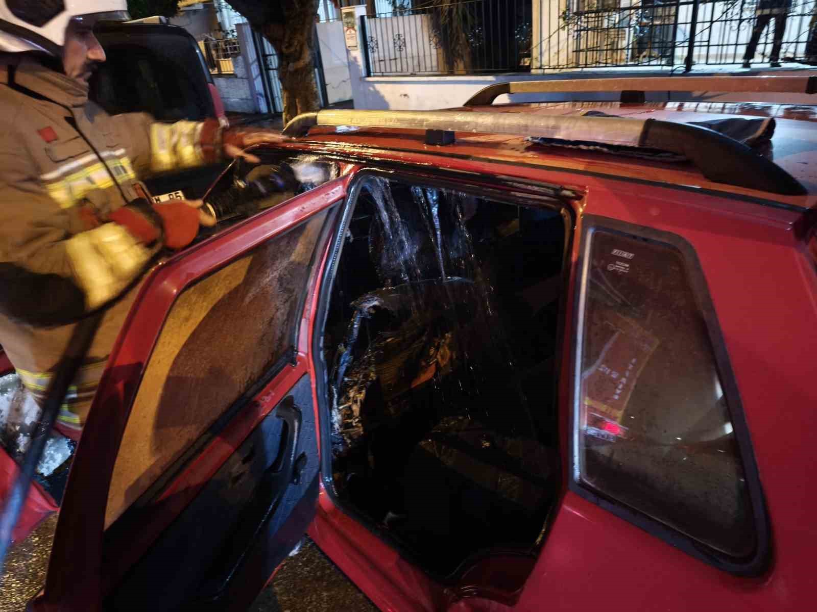 İskenderun’da otomobil yangını