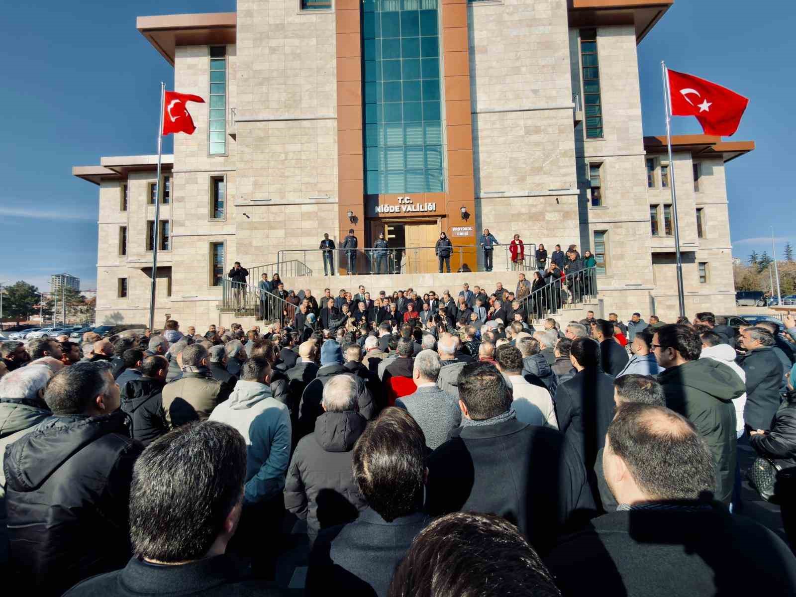 Bingöl’e atanan Vali Cahit Çelik’e duygusal veda