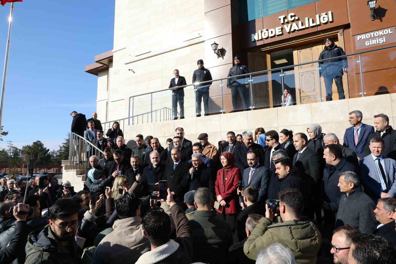 Bingöl’e atanan Vali Cahit Çelik’e duygusal veda