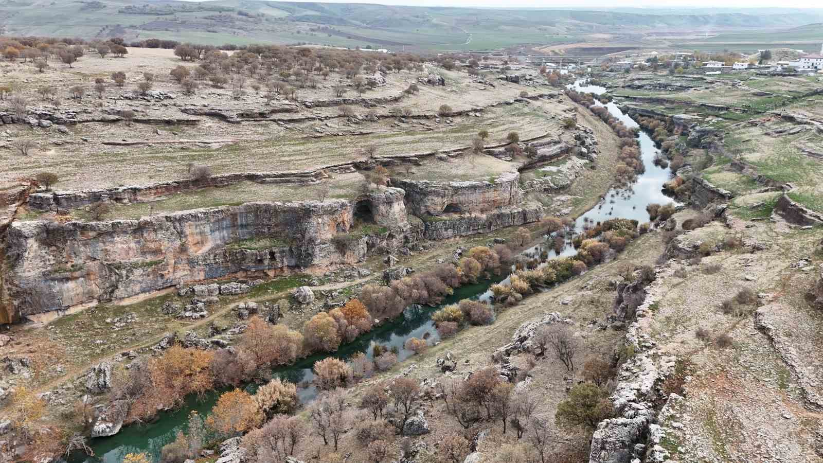1 milyon yıl önce oluşumu tamamlandığı değerlendirilen Buzul Vadisi görüntülendi