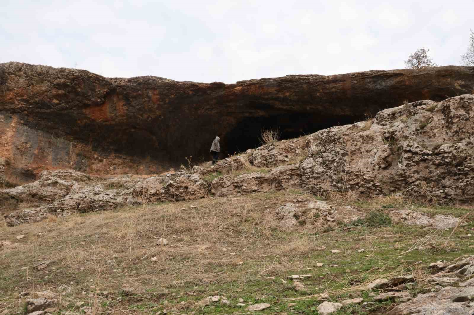 1 milyon yıl önce oluşumu tamamlandığı değerlendirilen Buzul Vadisi görüntülendi