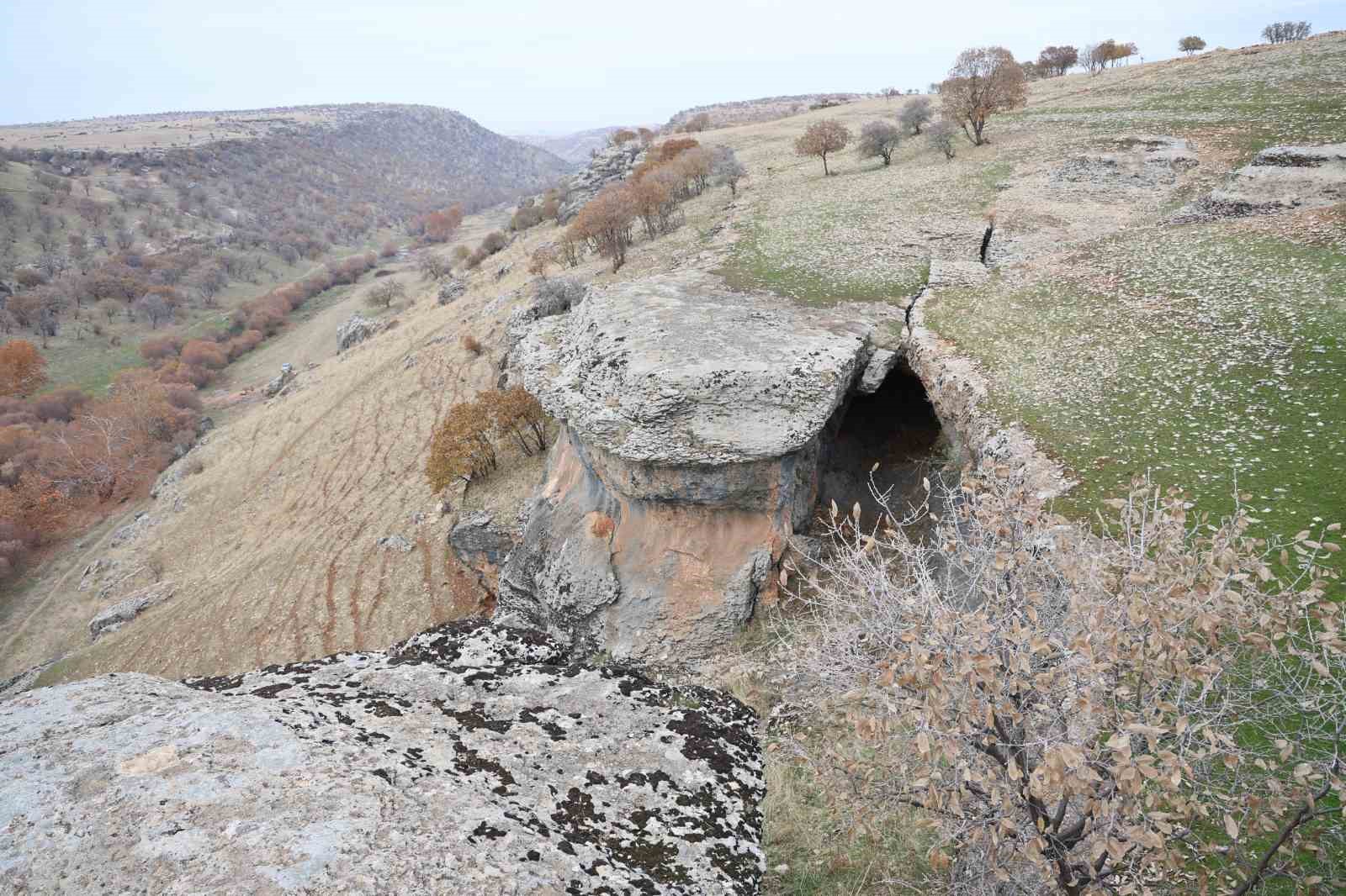 1 milyon yıl önce oluşumu tamamlandığı değerlendirilen Buzul Vadisi görüntülendi