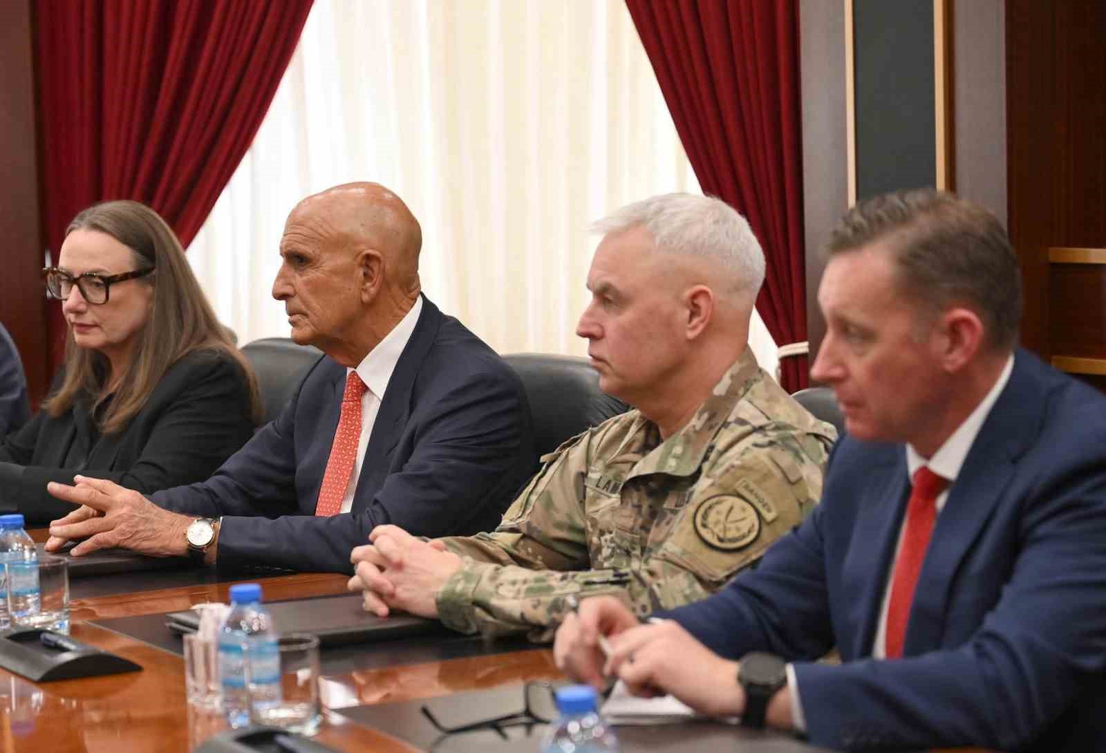 ABD’nin Suriye Özel Temsilcisi Barrack, Erbil’de terör örgütü SDG elebaşı Abdi ile bir araya geldi