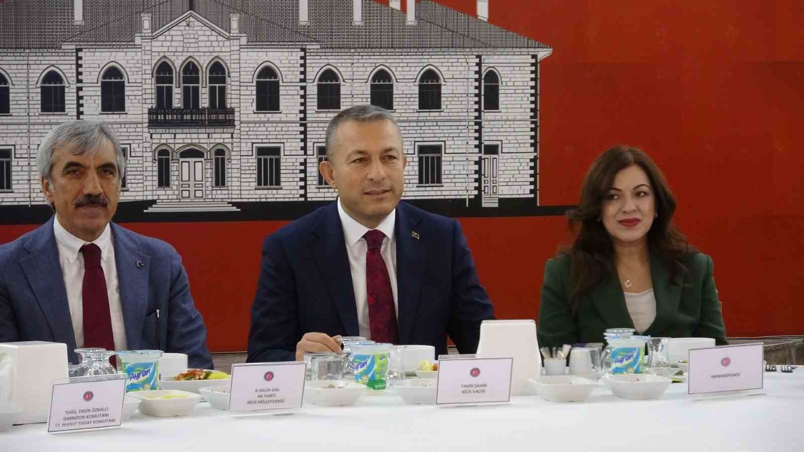 Kilis Valisi Tahir Şahin’e veda yemeği