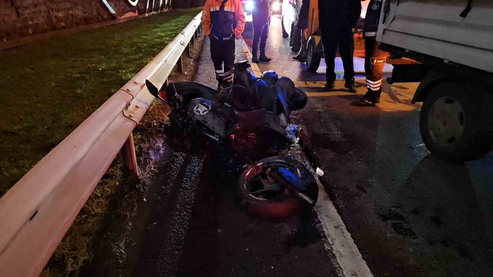 Şişli’de bariyerlere çarpan motosikletli feci şekilde hayatını kaybetti