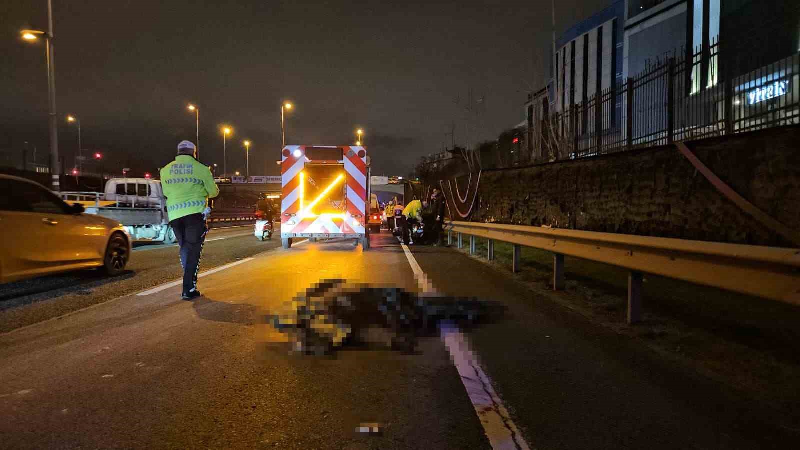 Şişli’de bariyerlere çarpan motosikletli feci şekilde hayatını kaybetti