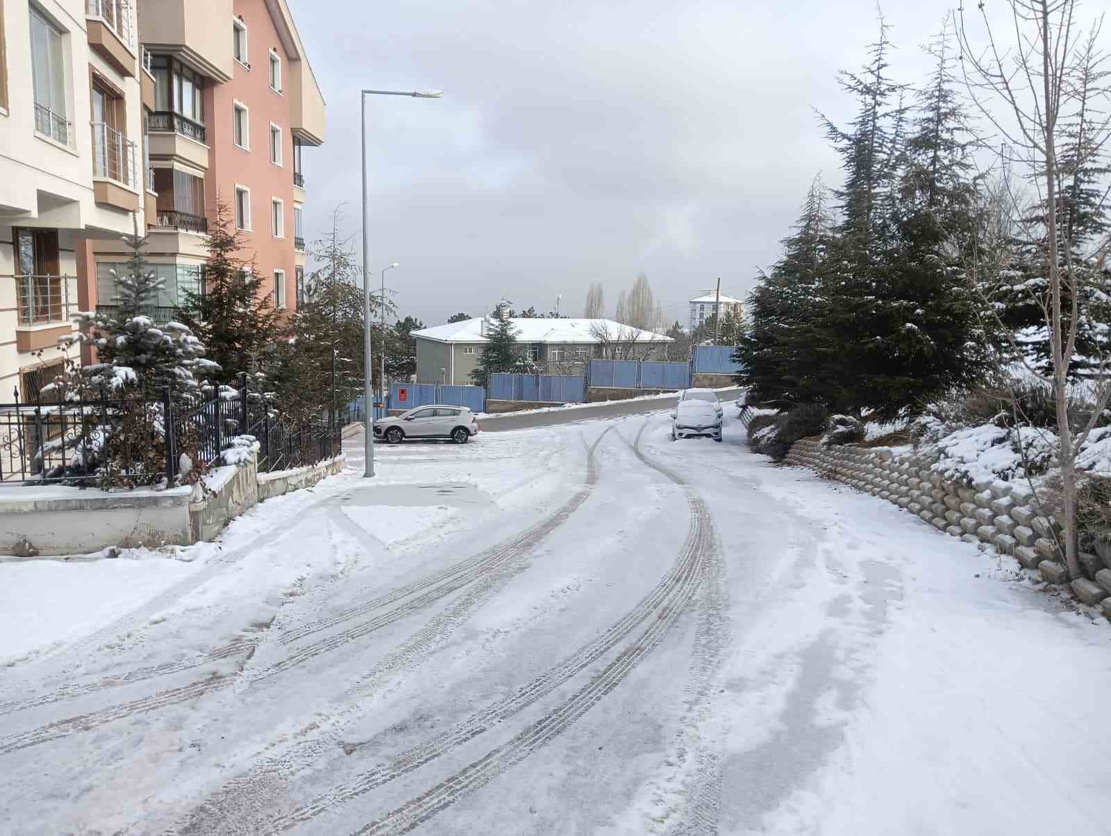 Ankara’da kar yağışı etkili oldu