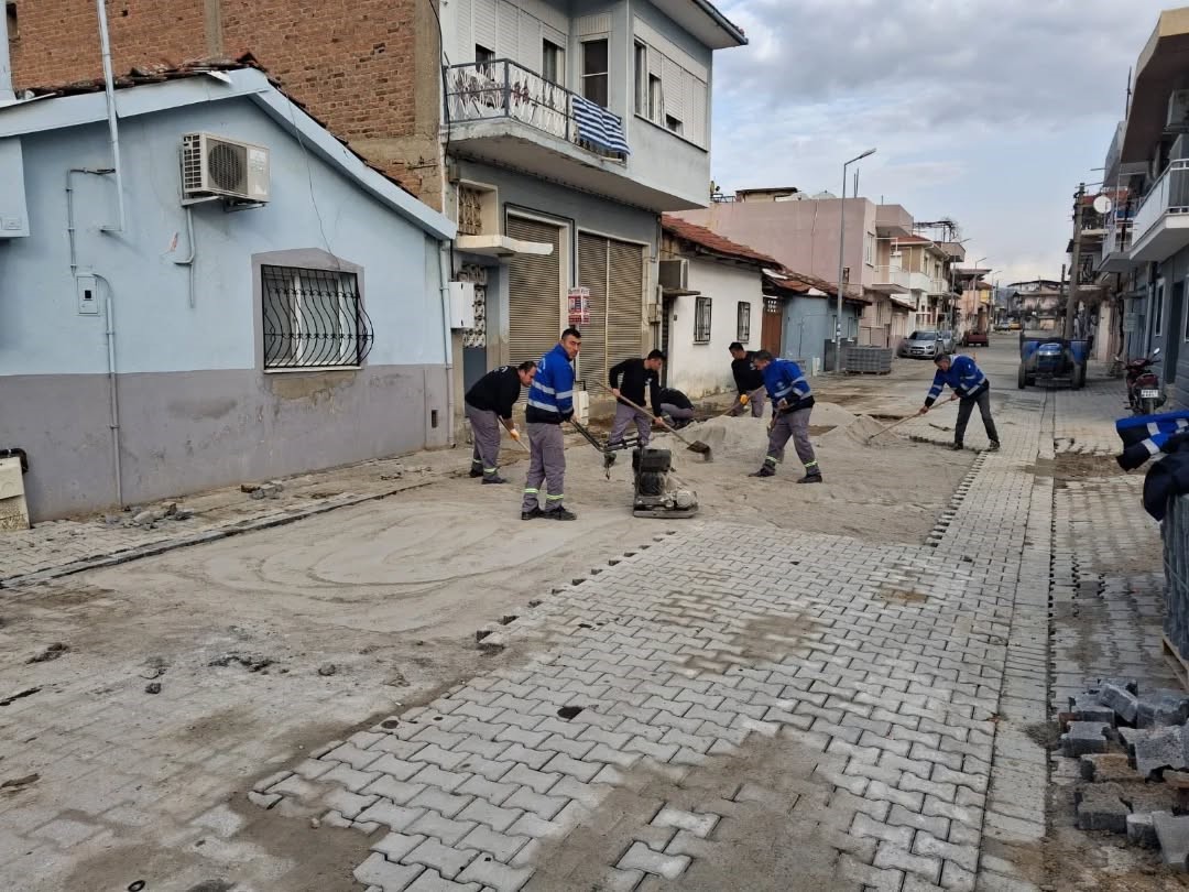 Germencik’te yol çalışmaları sürüyor