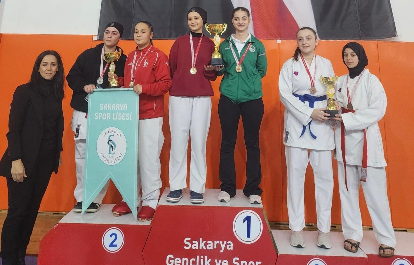 Okullar Arası Karate İl Birinciliği seçmelerinde Büyükşehir sporcuları 9 madalya kazandı