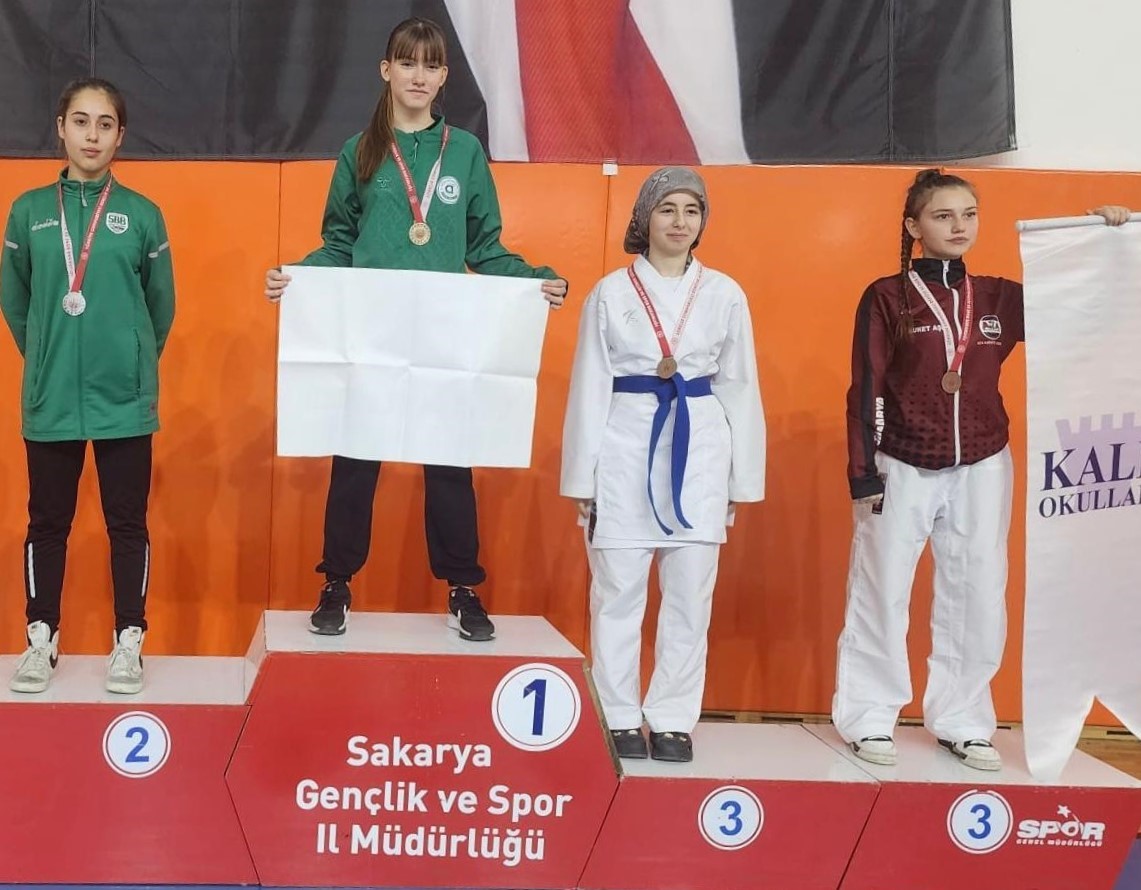 Okullar Arası Karate İl Birinciliği seçmelerinde Büyükşehir sporcuları 9 madalya kazandı
