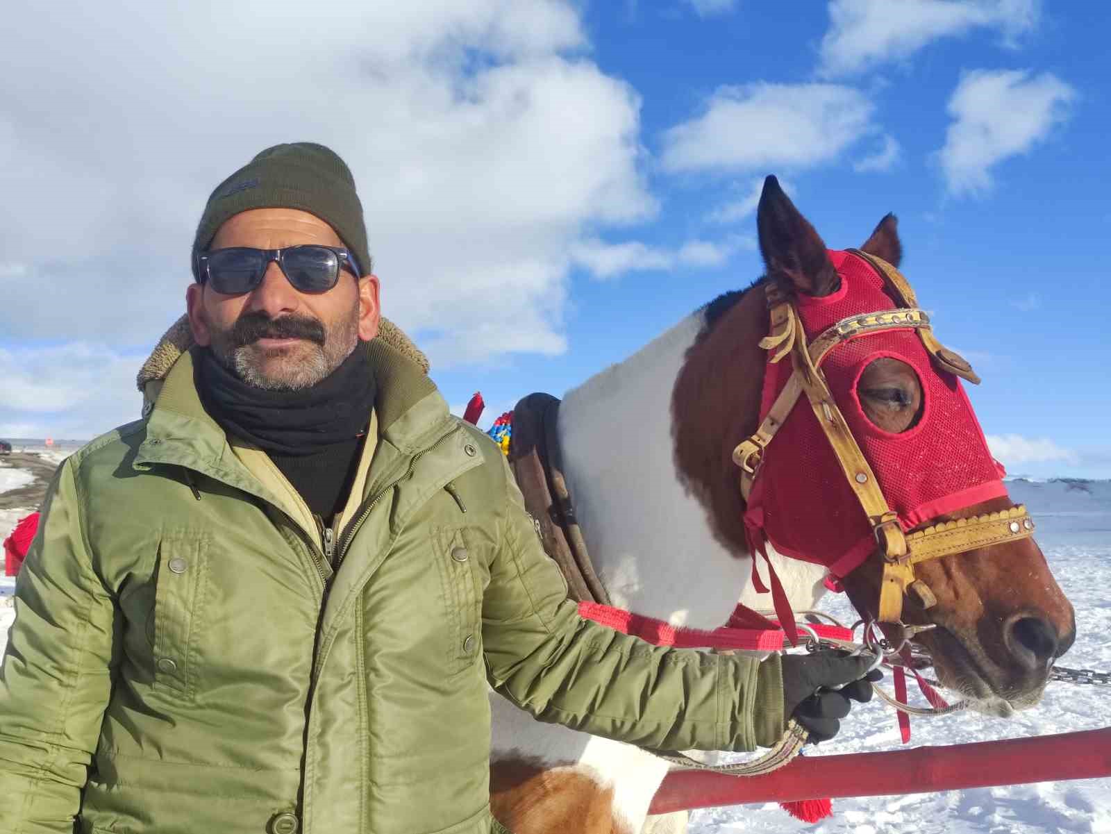 Çıldır Gölü’nde atlı kızak heyecanı başladı