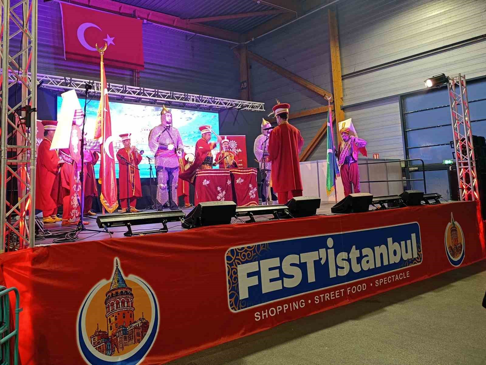 Bursa Mehter takımı Paris’te sahne aldı