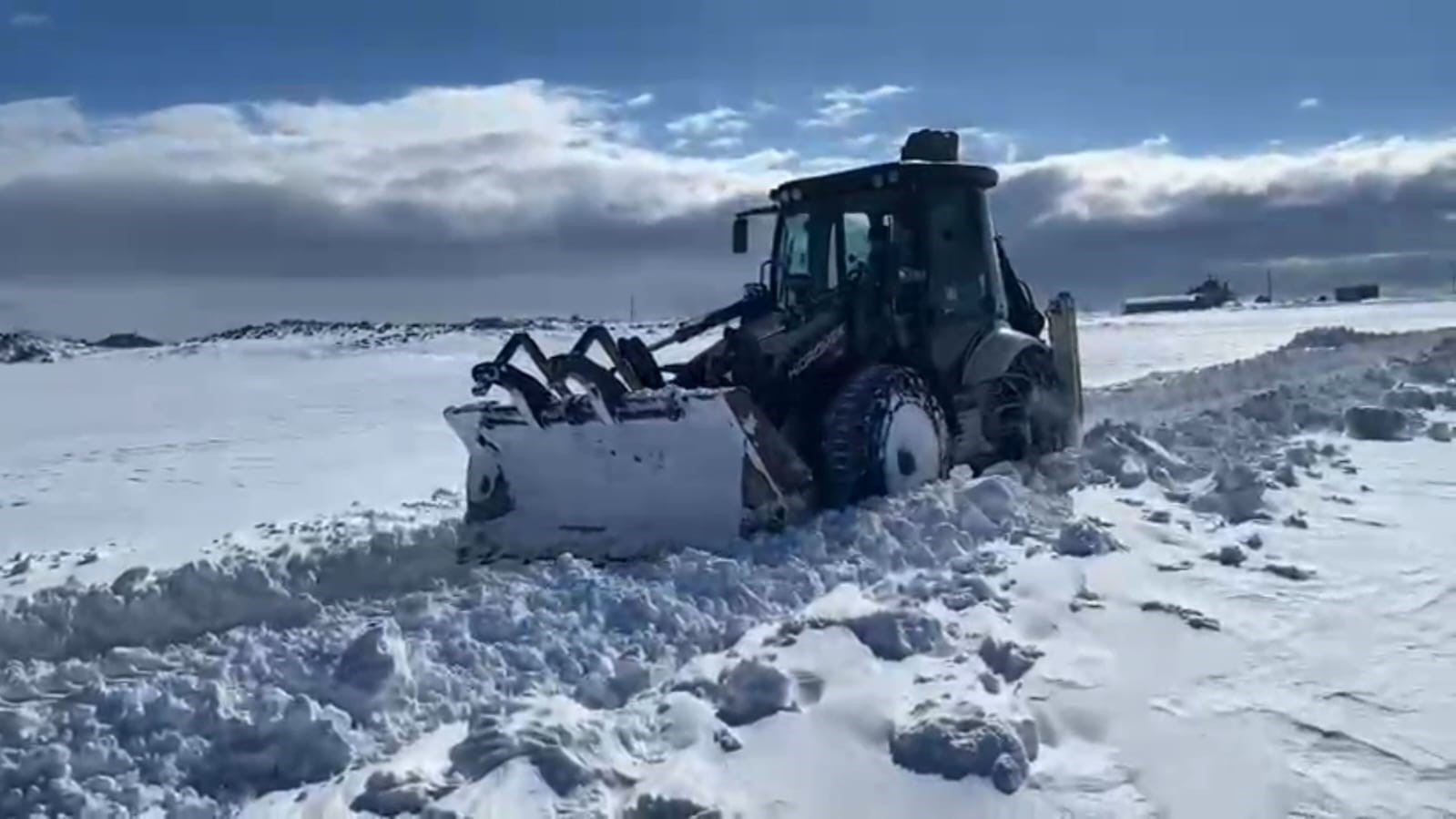 Aydınlar Belediyesi köylülerin imdadına yetişti