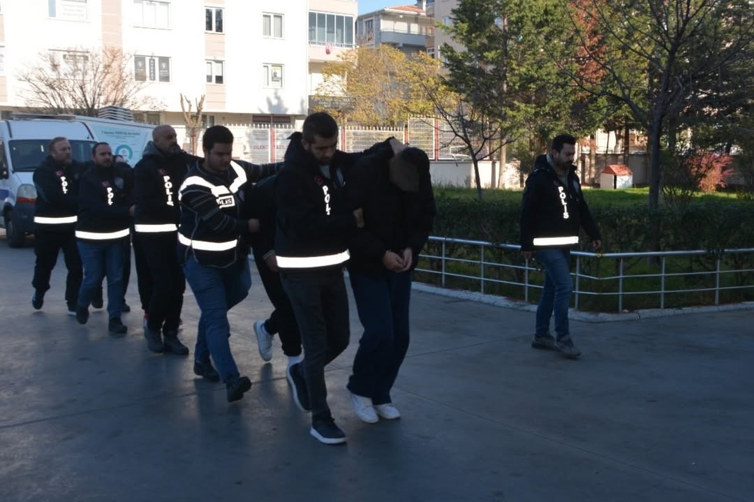 Kırklareli’nde gasp ve yağma şüphelisi 7 kişi tutuklandı