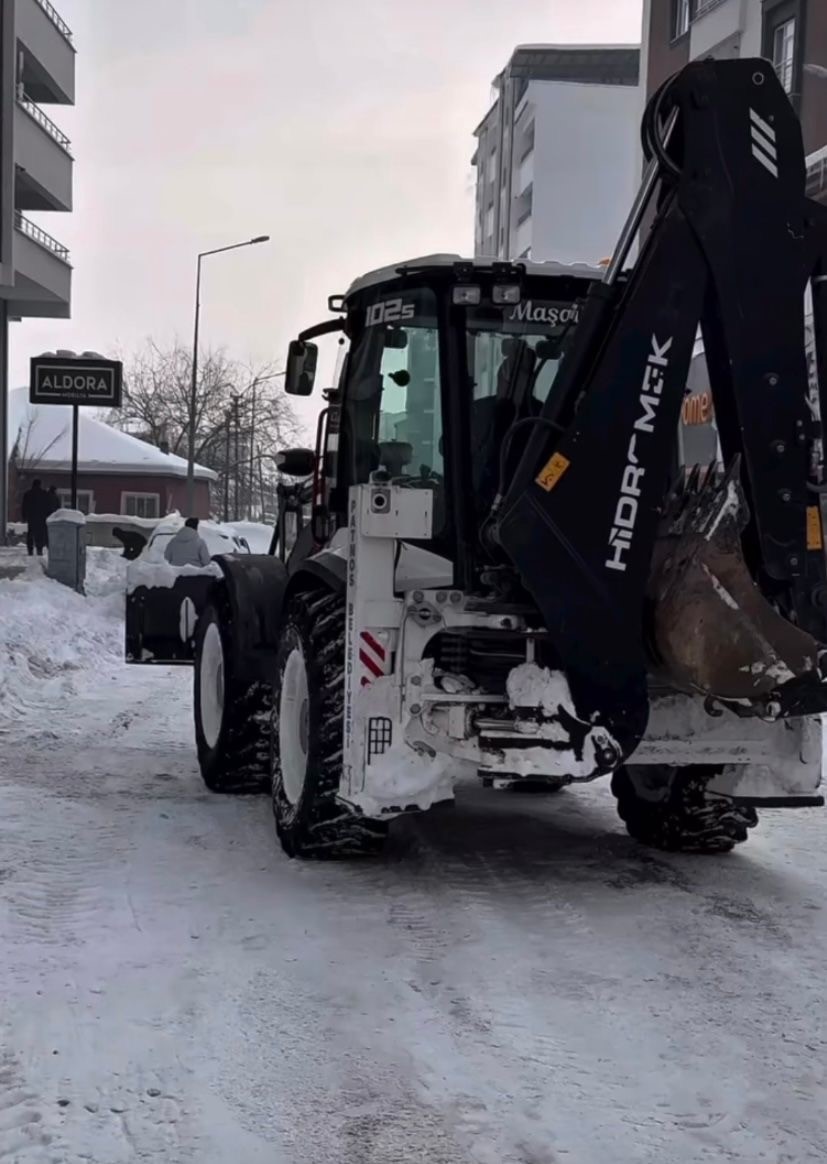 Patnos’ta karla mücadele çalışmaları devam ediyor