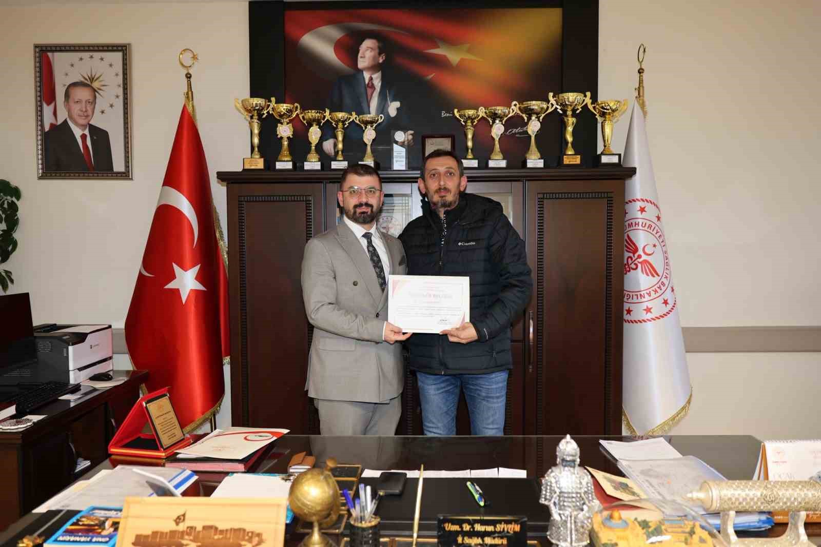 Kanser taramalarında başarı gösteren sağlık çalışanlarına plaket verildi