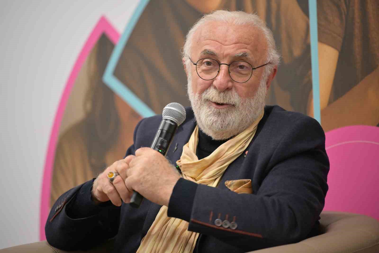 Ebru sanatının Ustası Esenyurt’ta sanatseverlerle buluştu