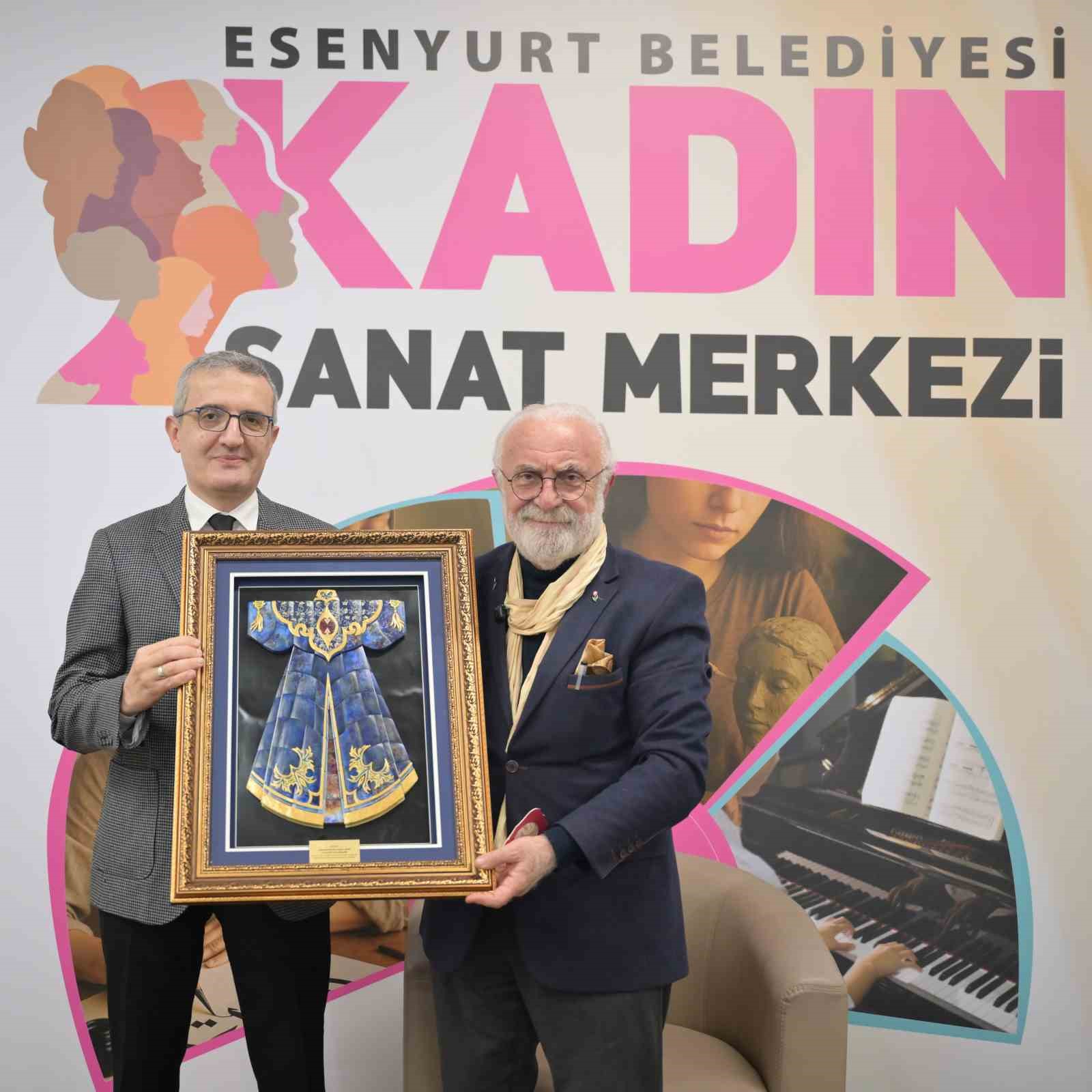 Ebru sanatının Ustası Esenyurt’ta sanatseverlerle buluştu