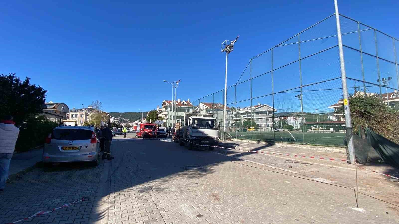 Marmaris’te güçlendirme çalışması yapılan apart otel çöktü