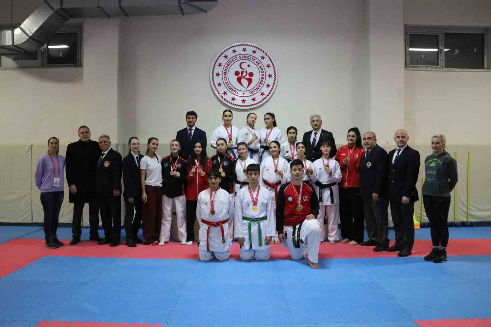 ’Gençler Karate Takım İl Birinciliği Müsabakaları’ sona erdi