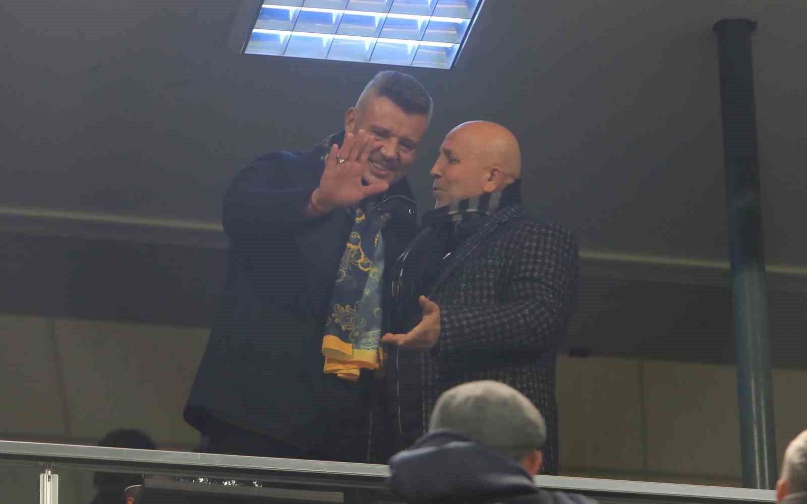 Trendyol Süper Lig: Corendon Alanyaspor: 2 - Fenerbahçe: 1 (Maç devam ediyor)