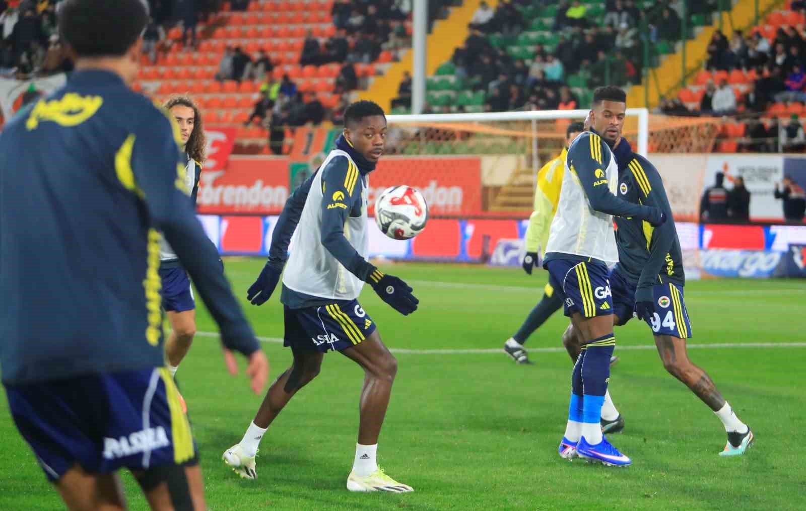 Trendyol Süper Lig: Corendon Alanyaspor: 2 - Fenerbahçe: 1 (Maç devam ediyor)