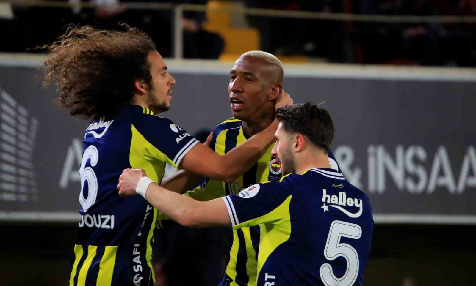 Trendyol Süper Lig: Corendon Alanyaspor: 2 - Fenerbahçe: 1 (Maç devam ediyor)