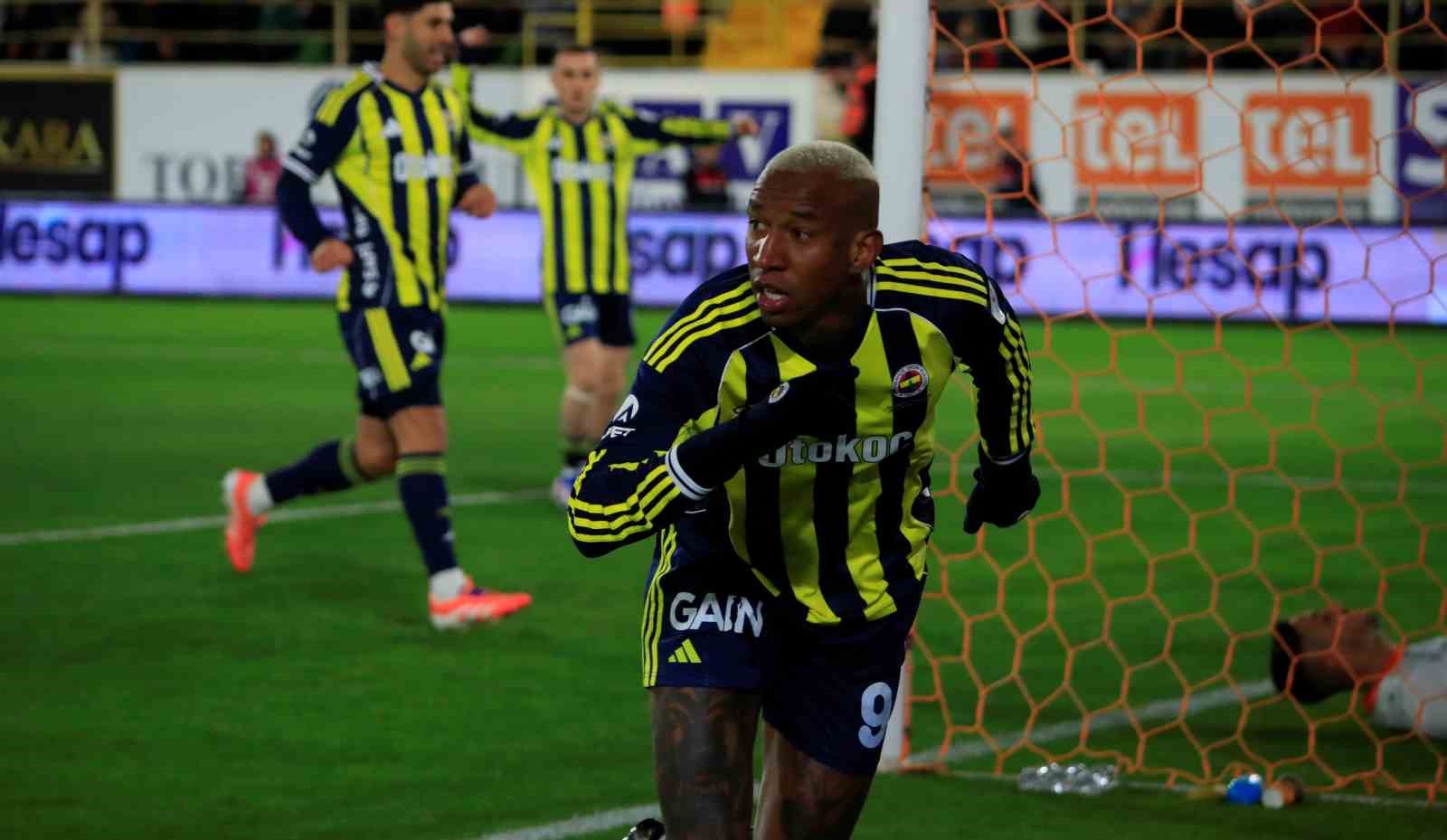Trendyol Süper Lig: Corendon Alanyaspor: 2 - Fenerbahçe: 1 (Maç devam ediyor)