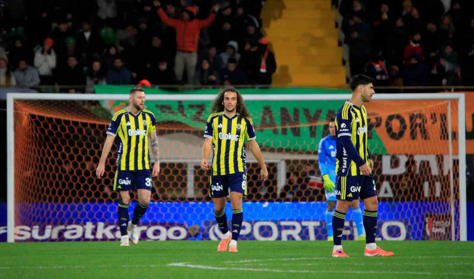 Trendyol Süper Lig: Corendon Alanyaspor: 2 - Fenerbahçe: 1 (Maç devam ediyor)