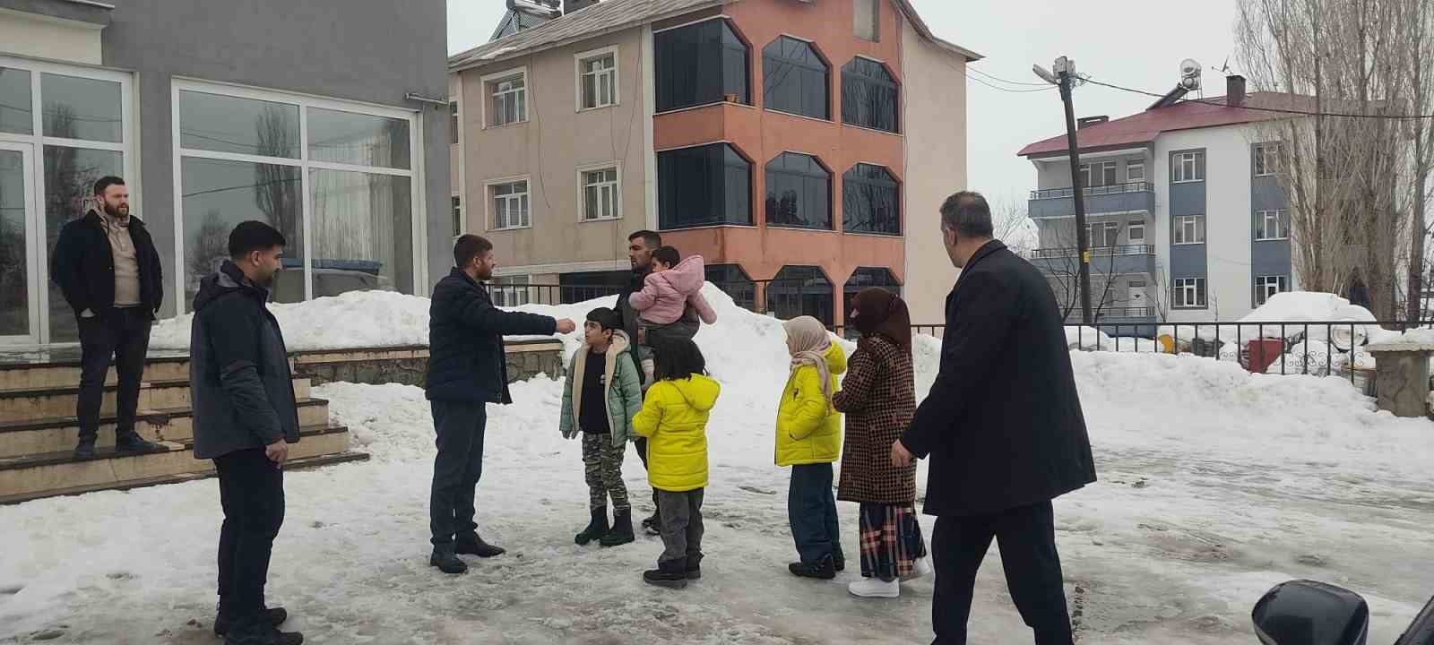 Hasköy’de 4 çocuklu anneye belediye ve kaymakamlık desteği