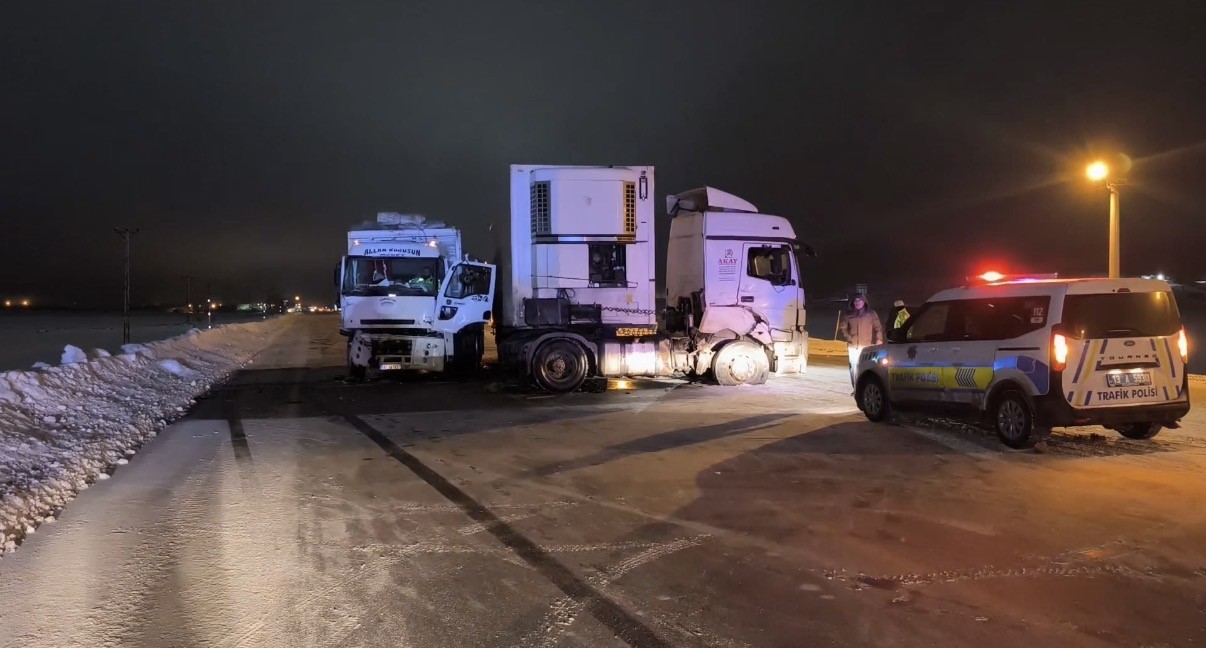 Tatvan-Bitlis karayolunda trafik kazası: 1 yaralı