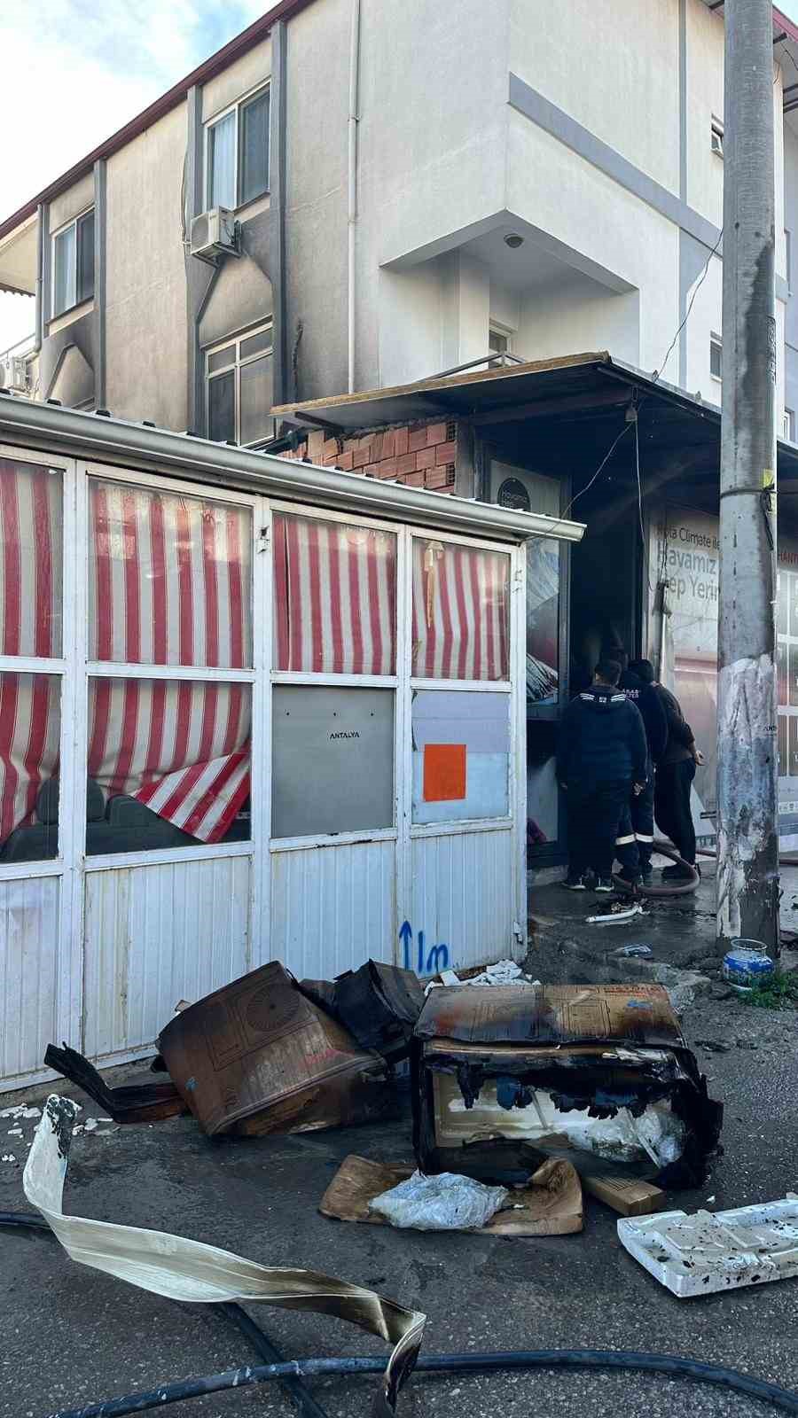 Aksu’da iş yeri yangını korkuttu