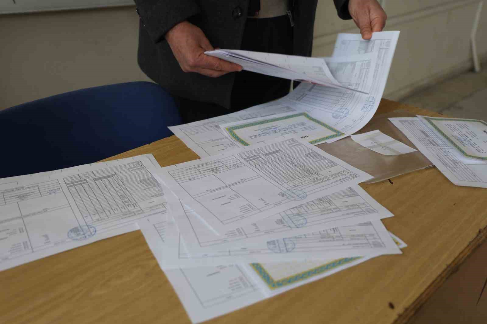 Bir okul, üç nesil, tek karne günü