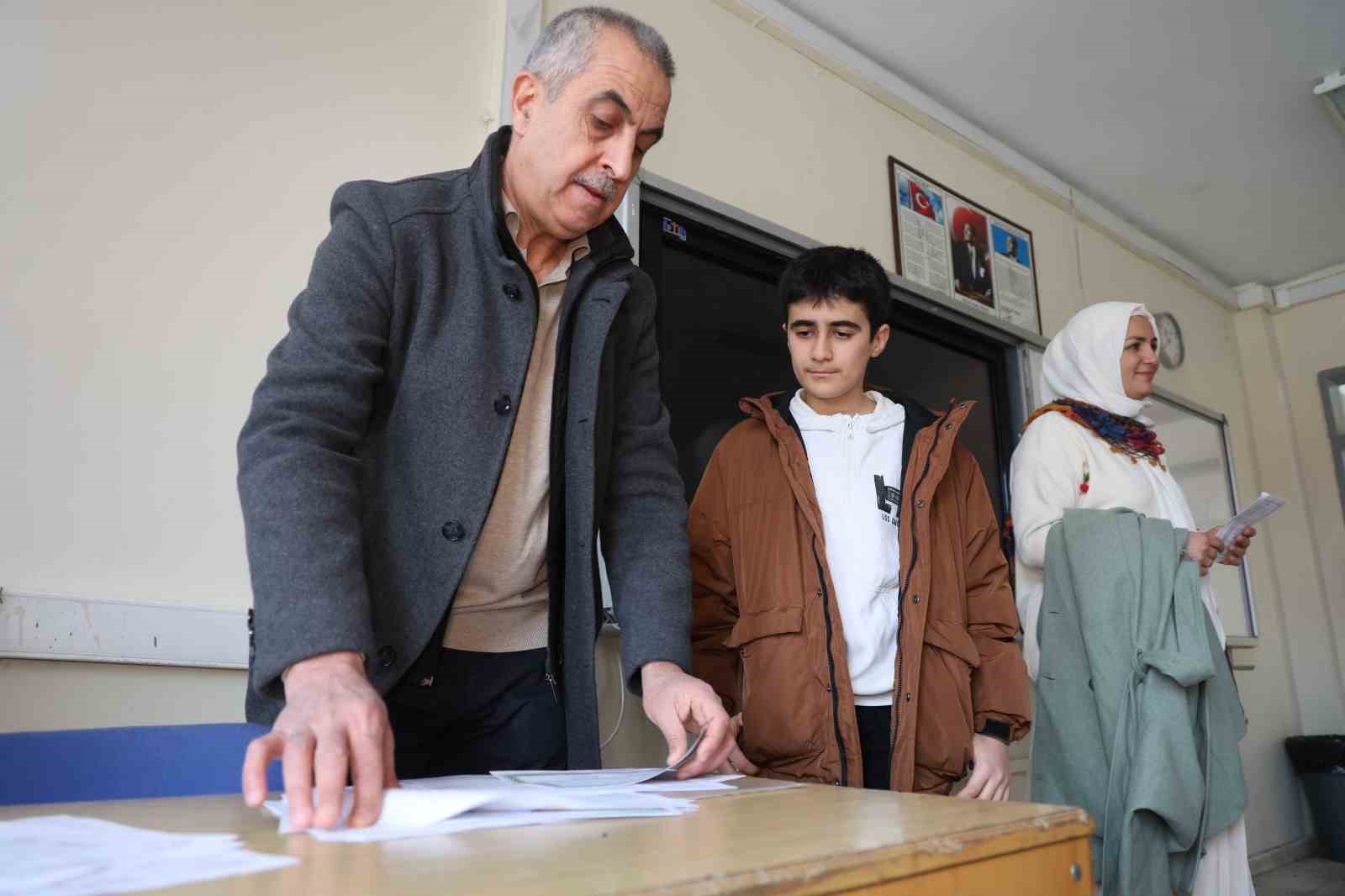 Bir okul, üç nesil, tek karne günü