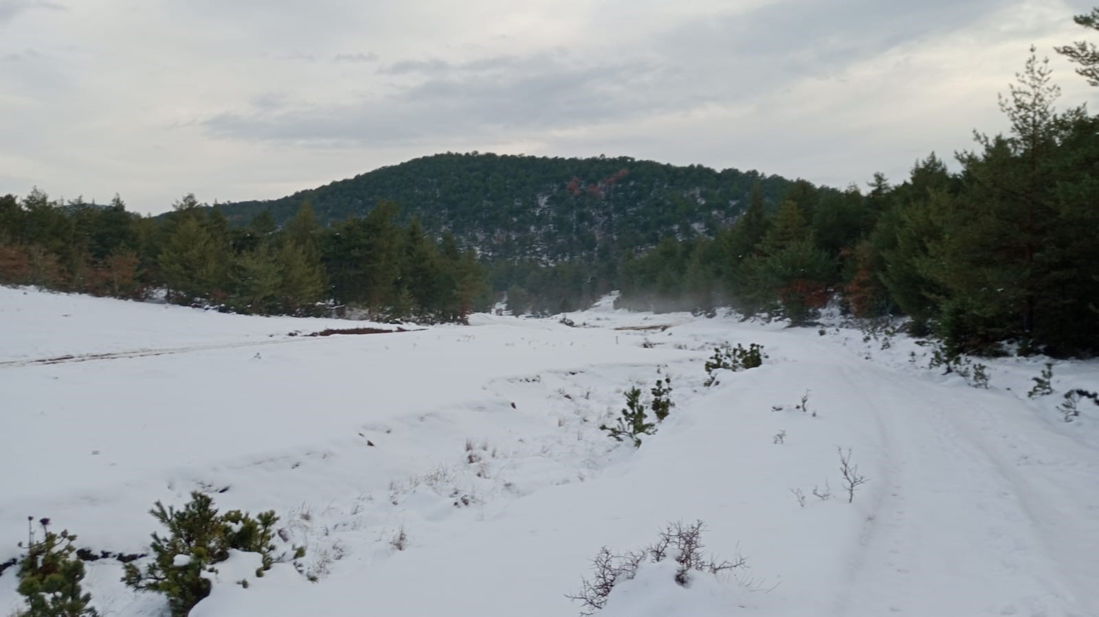 Yağan kar sonrası Adliye Göledi piknikçilerin akınına uğradı