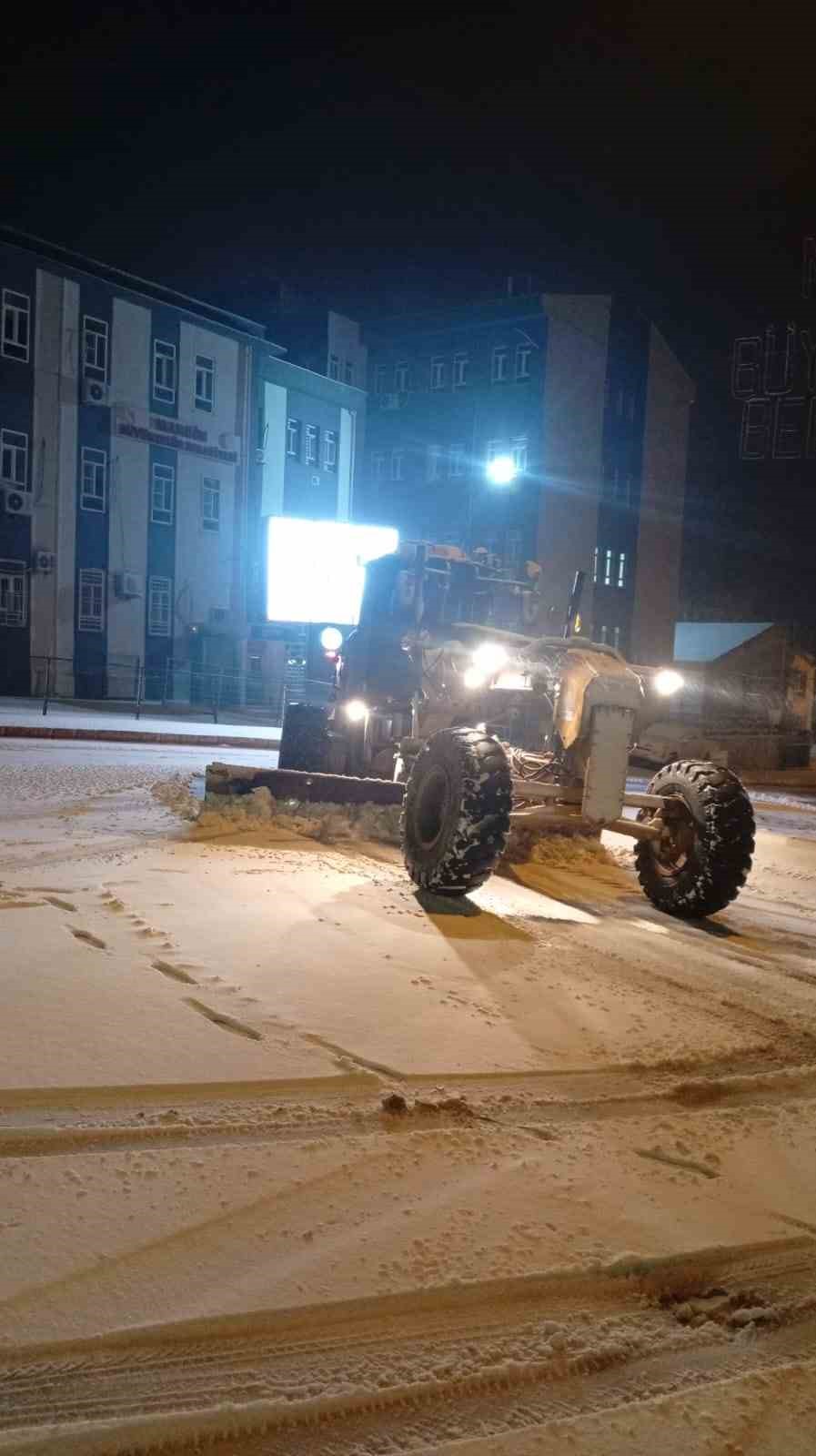 Mardin Büyükşehir Belediyesinden karla mücadele çalışmaları
