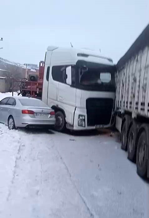 Diyarbakır’da zincirleme kaza: 2 yaralı