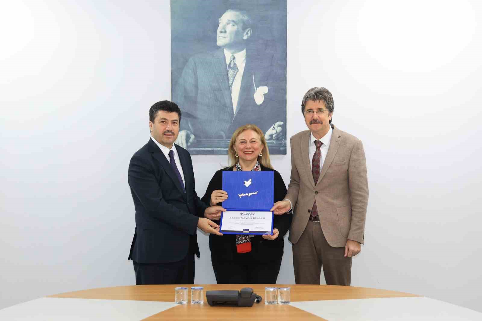 BUÜ’nün eğitim kalitesine 10’da 10 tescil