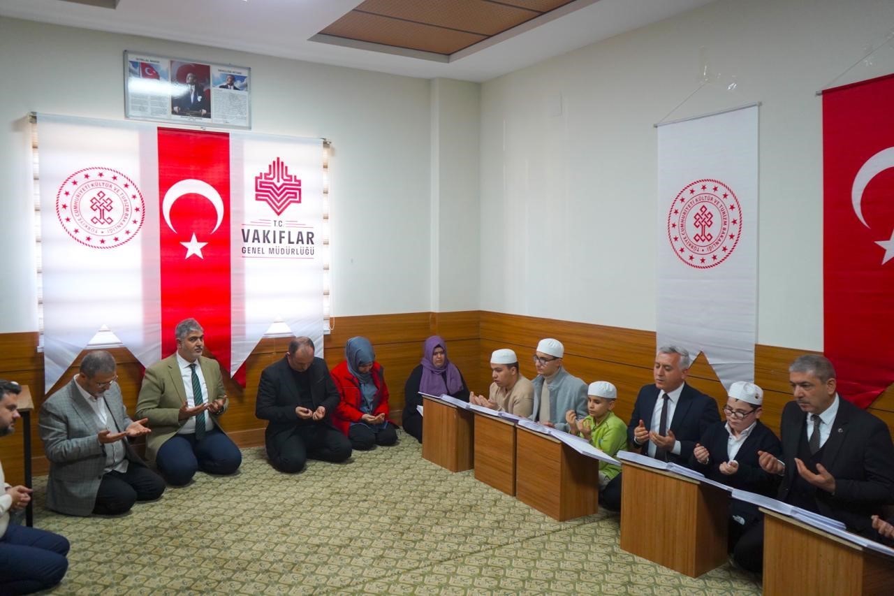 Gaziantep Vakıflar Bölge Müdürlüğünden görme engelli hafızlara anlamlı destek