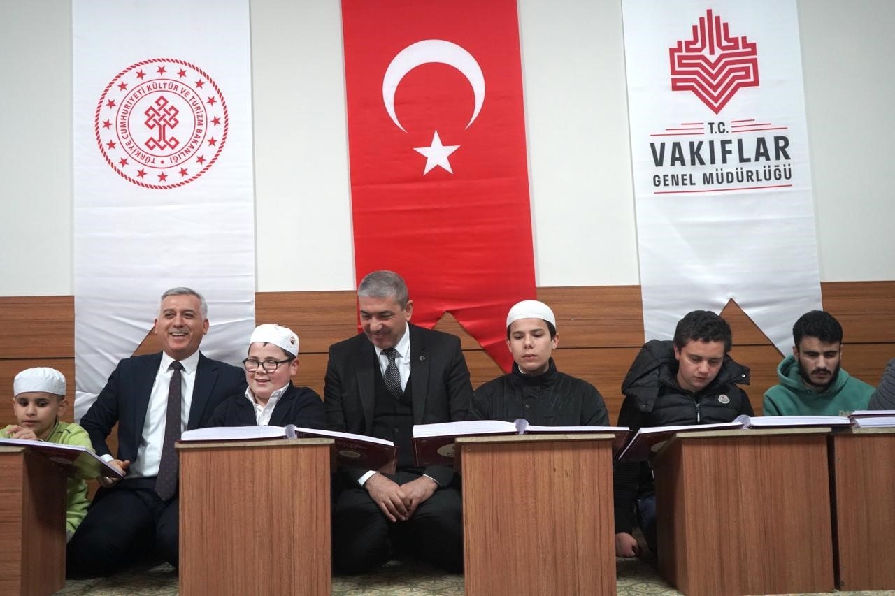 Gaziantep Vakıflar Bölge Müdürlüğünden görme engelli hafızlara anlamlı destek